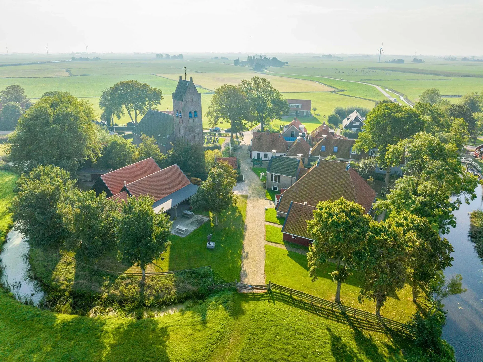 Bezoek museumboerderij De Izeren Ko, de oude schilderwoning en het brandweerhuisje,