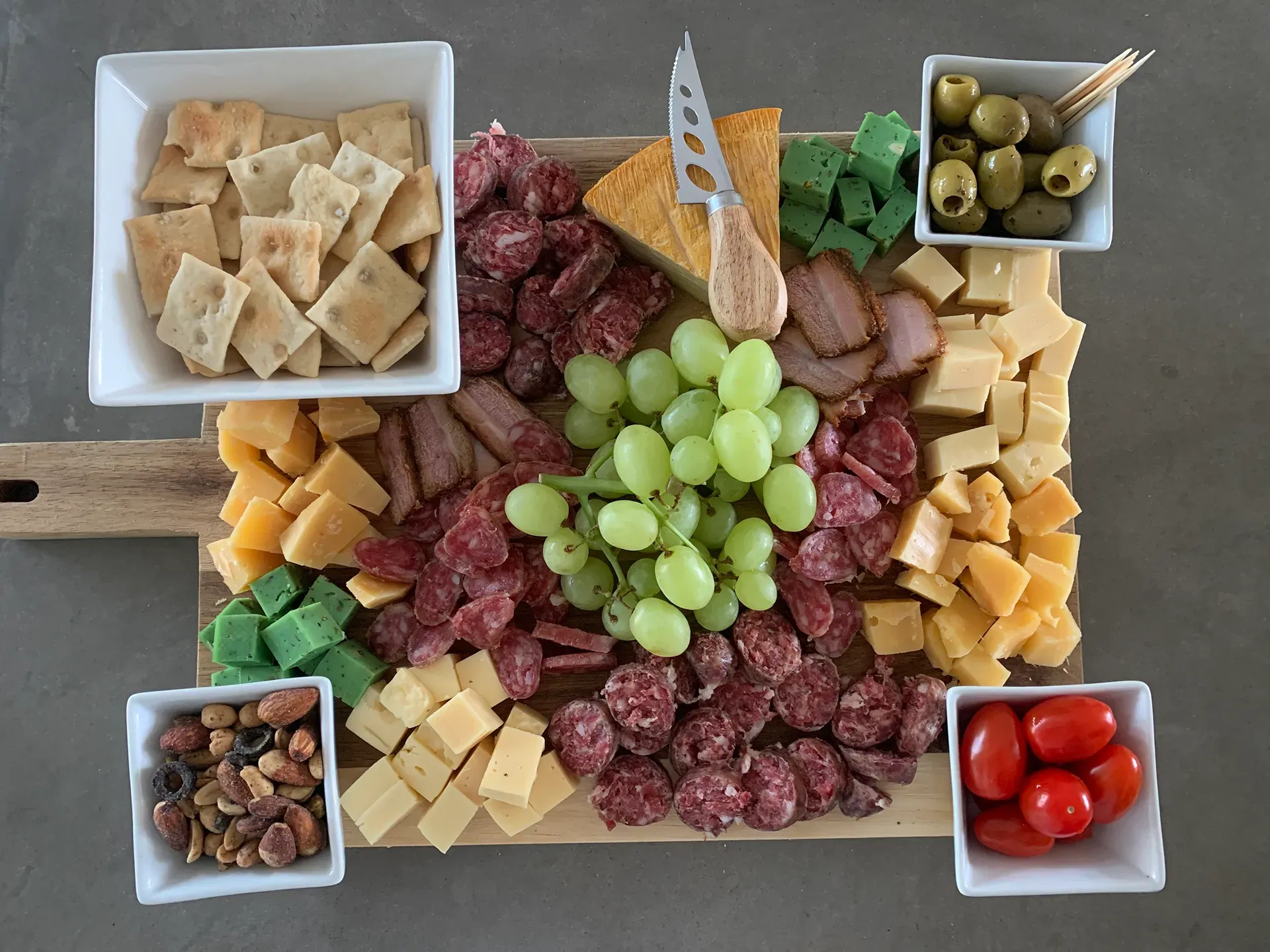 Zorgen voor de inwendige mens met een overheerlijke borrelschaal