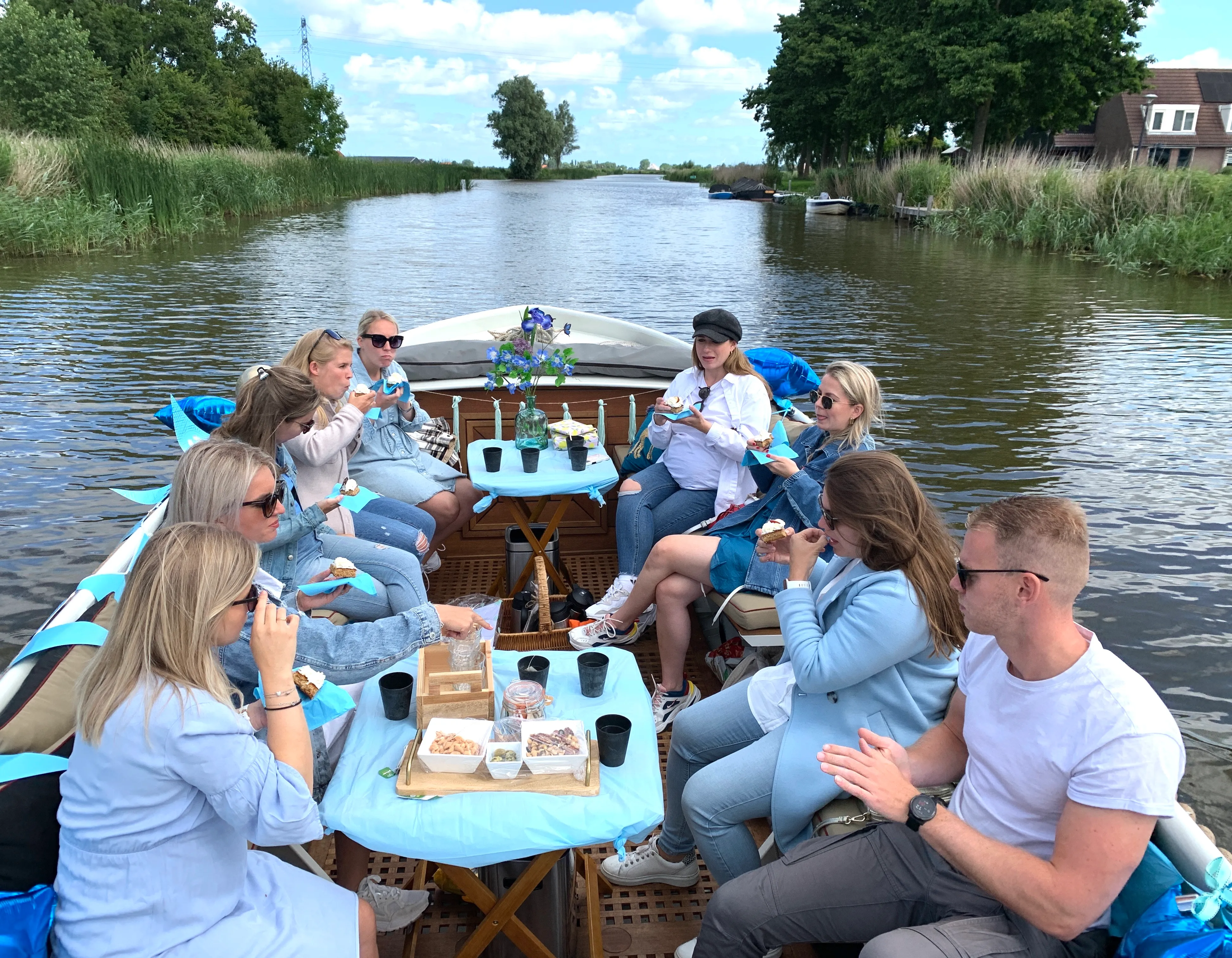 Vier je babyshower in een luxe sloep met schipper.