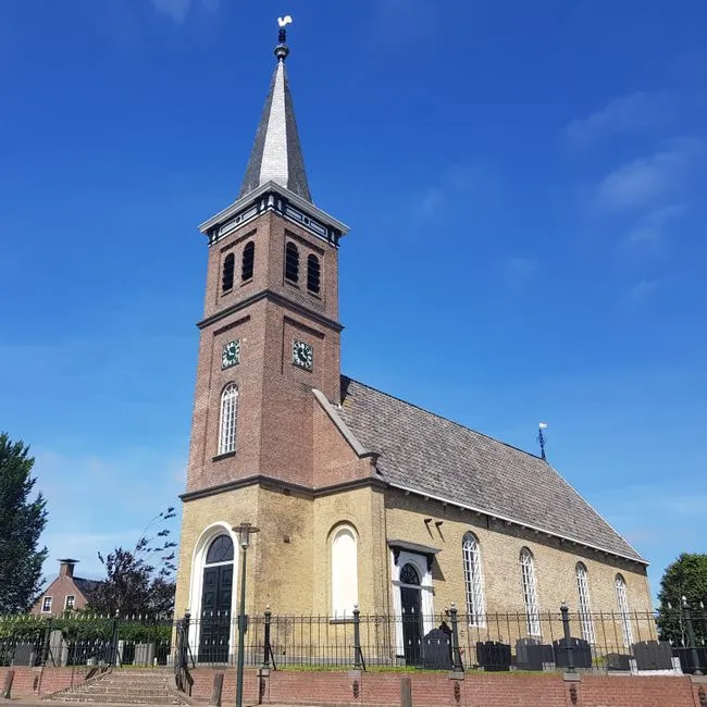 Overnachten in de volledig gerestaureerde, nog dienstdoende kerk in Schettens.