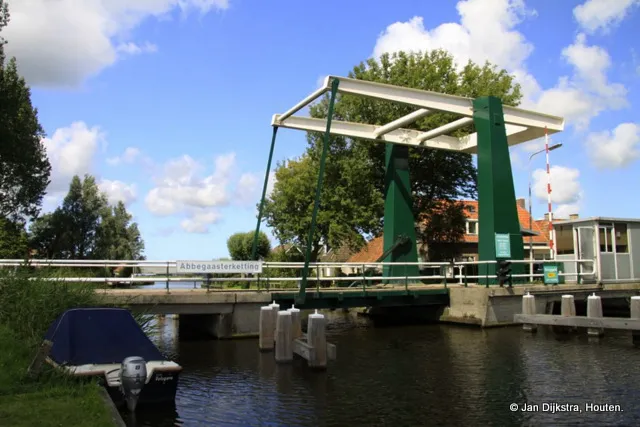 Abbegaasterketting ligt tussen de vaarroute Bolsward en Sneek