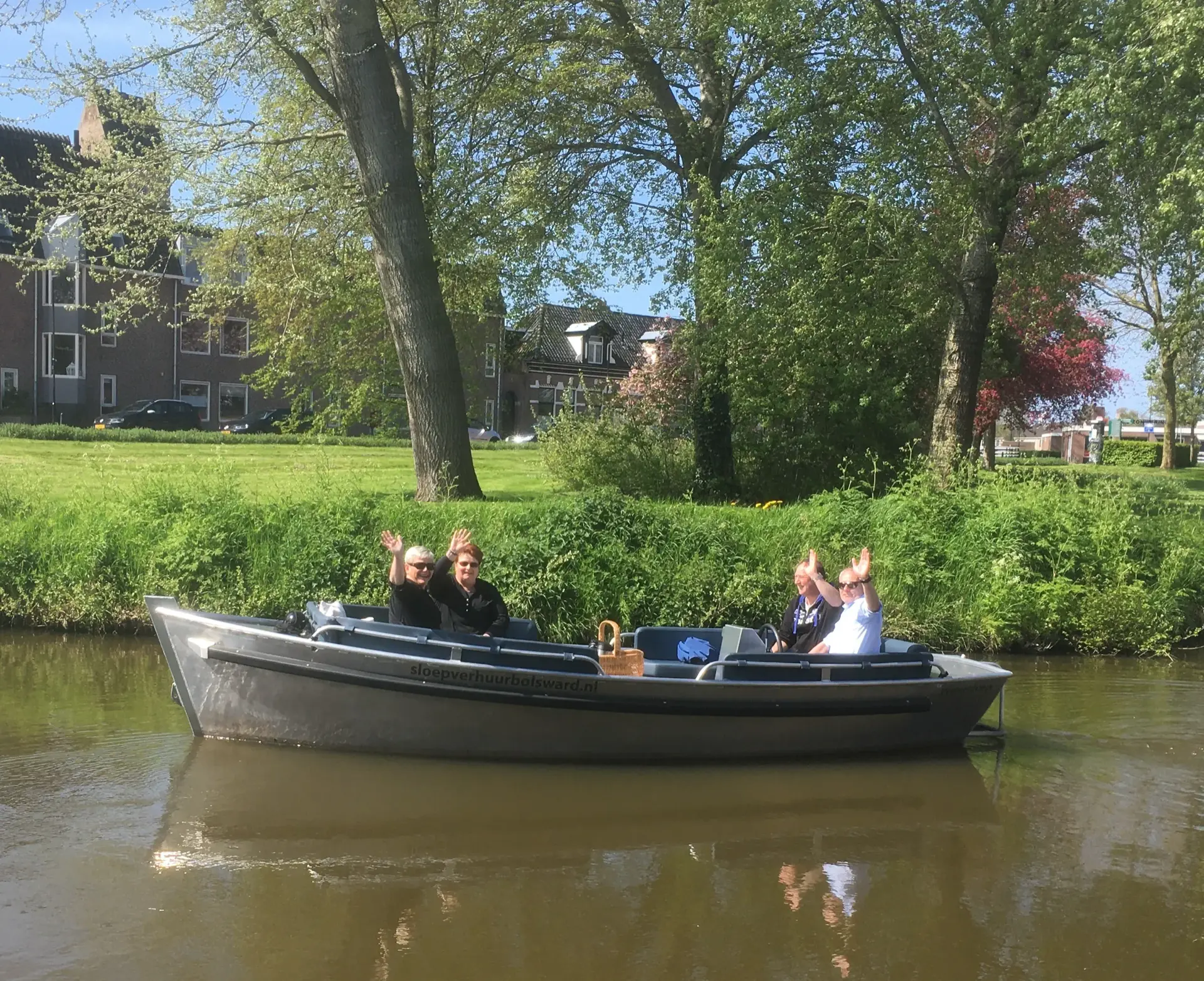 Heerlijk genieten in de 8-persoons elektrische Pettersloep.