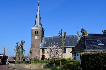 Margarethakerk en dorpsplein Oosterlittens
